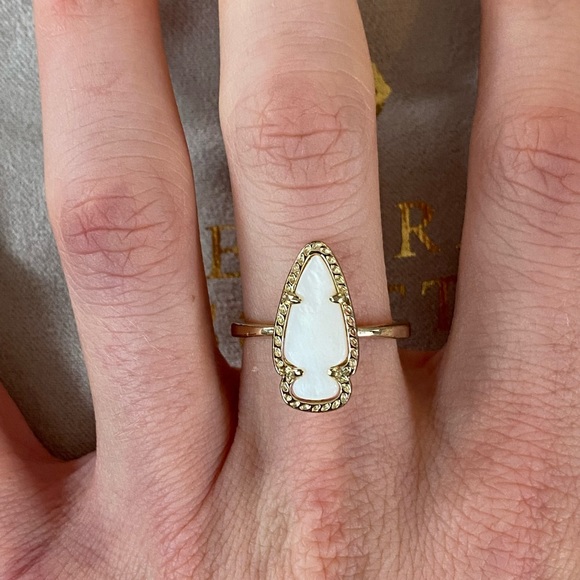 Kendra Scott 14k gold ring with white stone - Picture 4 of 4